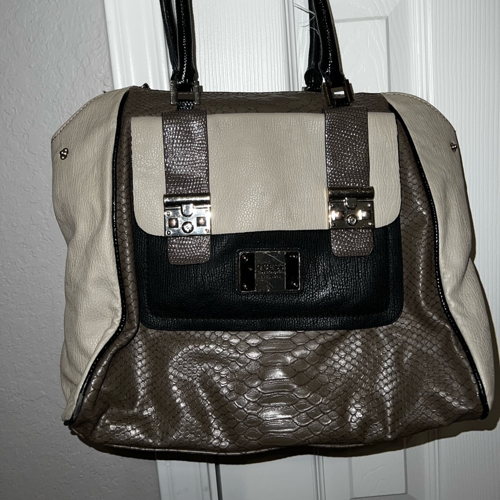 Guess purse, shoulder bag